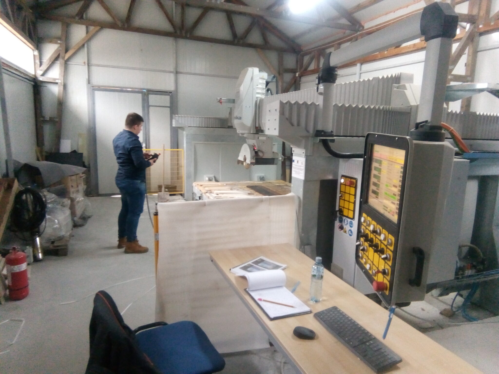 Sesiune de training CNC organizată direct în cadrul unei fabrici